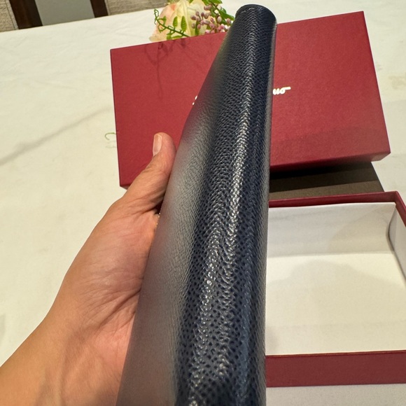 Authentic Salvatore Ferragamo zippy wallet with box - Picture 9 of 12